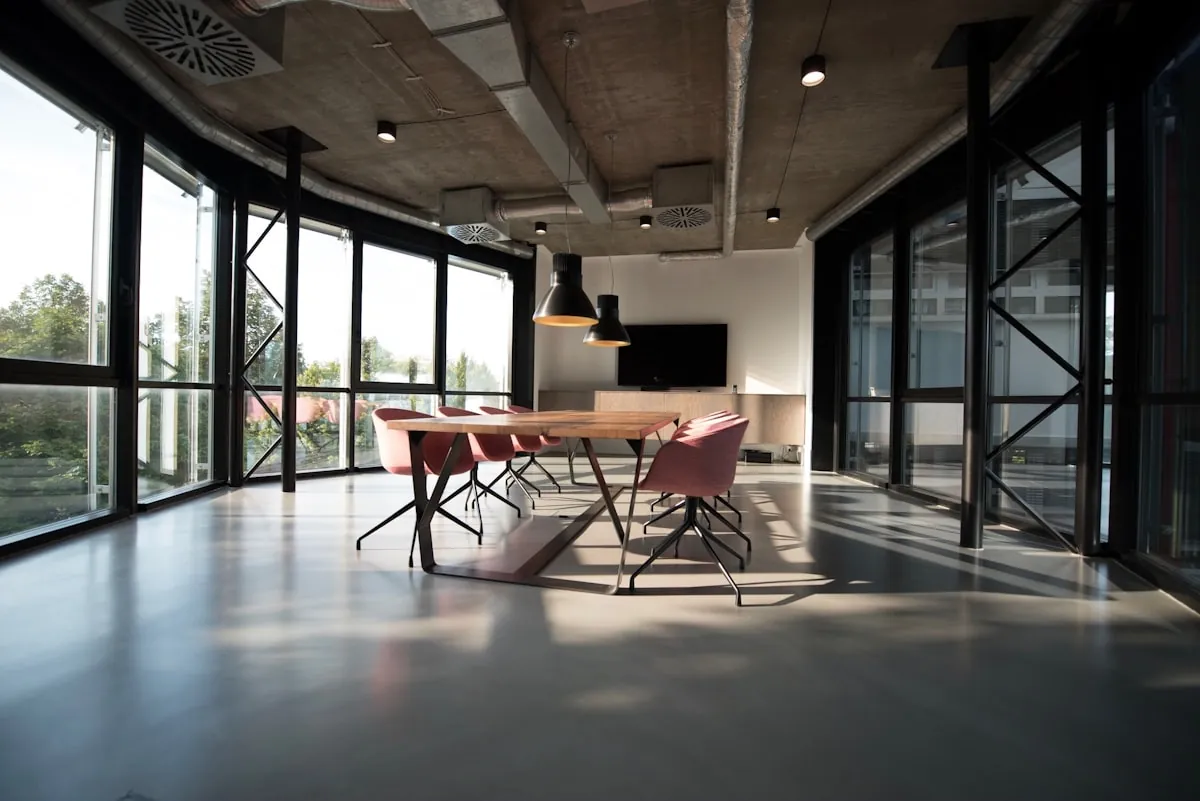 Material interior kantor modern dan finishing komersial